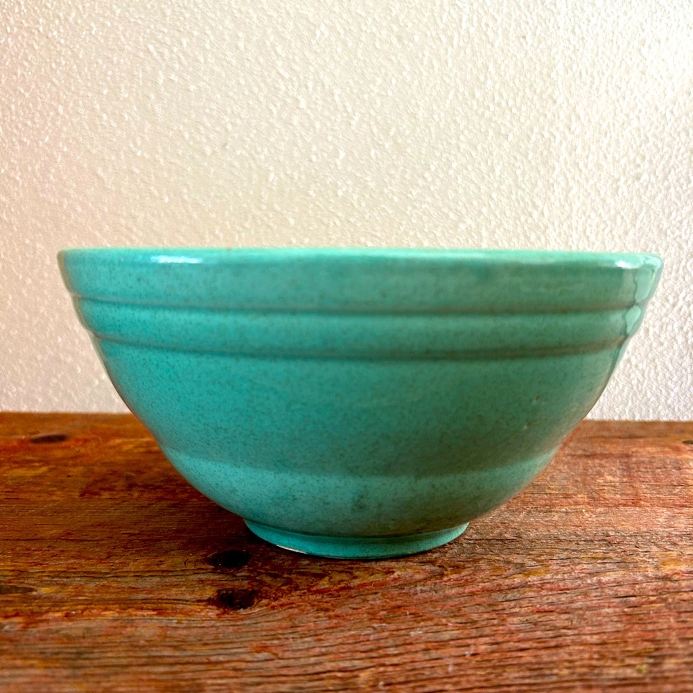 - Bauer Pottery Mixing Bowl aqua speckled color ceramic pottery Los Angele…